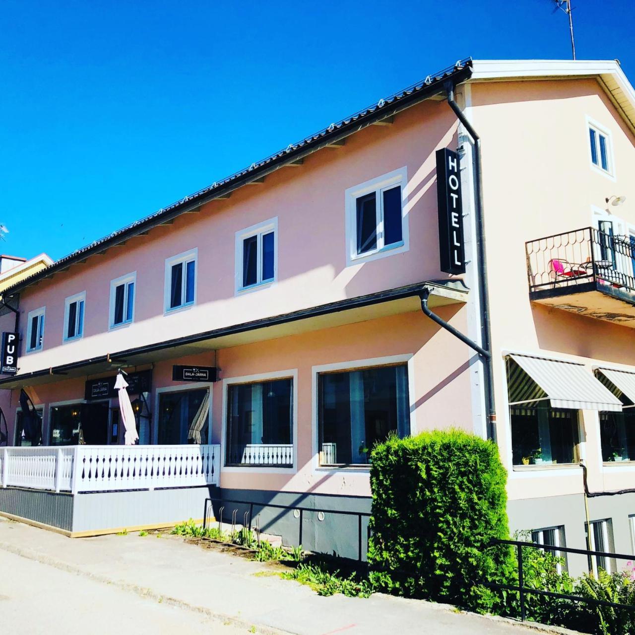 Dala-Jaerna Hotell Och Vandrarhem Bagian luar foto